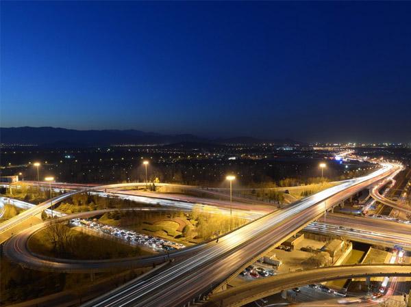 高桿燈應(yīng)用于道路立交橋照明效果圖