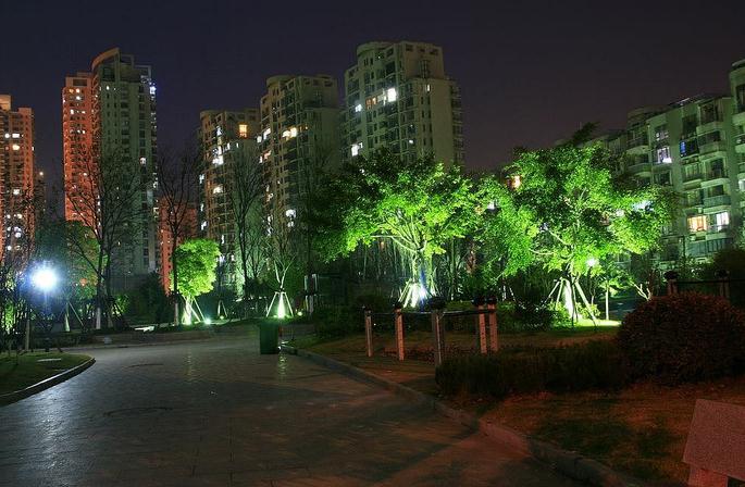 城市住宅小區(qū)夜景實拍一角