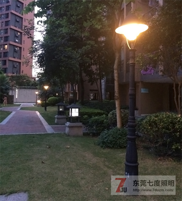 小區(qū)庭院燈安裝效果實(shí)拍照片