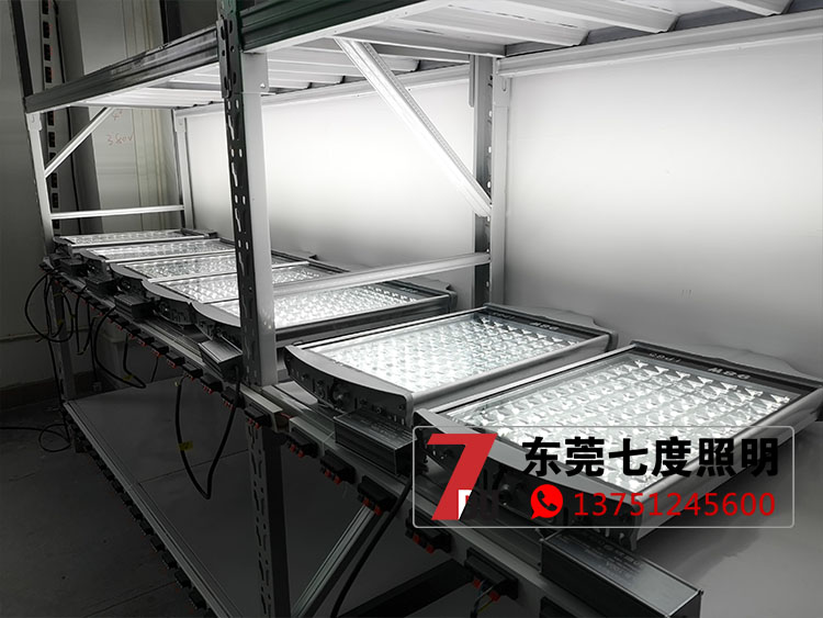 道路照明戶外大功率LED路燈燈具老化實(shí)拍圖片