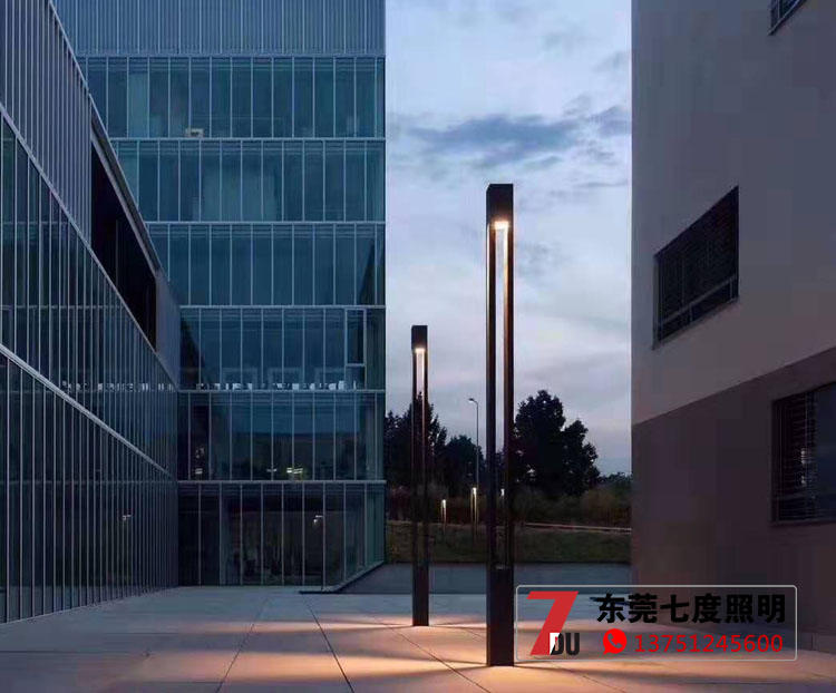 3.5米方形現(xiàn)代園林LED庭院燈燈珠30W安裝現(xiàn)場(chǎng)亮燈效果圖片