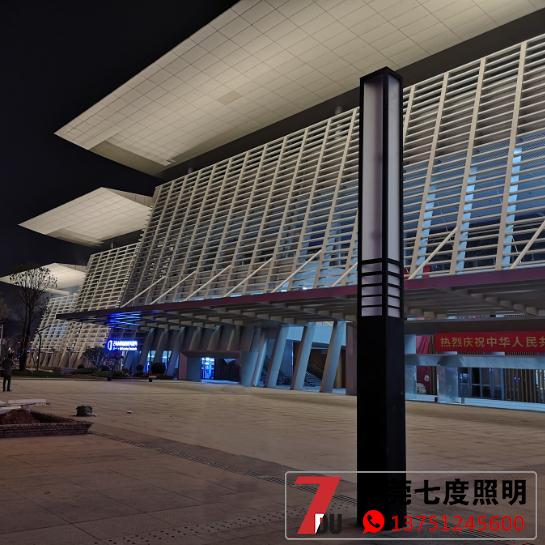 6米現(xiàn)代簡約市政廣場LED景觀燈柱安裝效果圖
