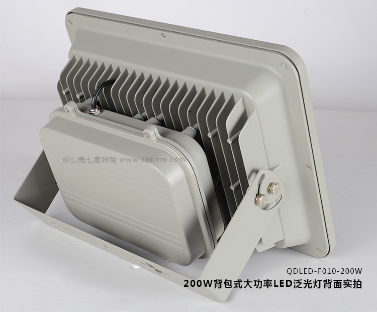 足瓦足功率戶外大功率LED泛光燈200W背面實拍