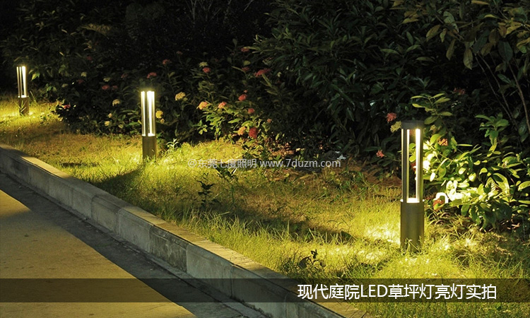 60cm高園林現(xiàn)代圓柱LED草坪燈夜晚亮燈實拍