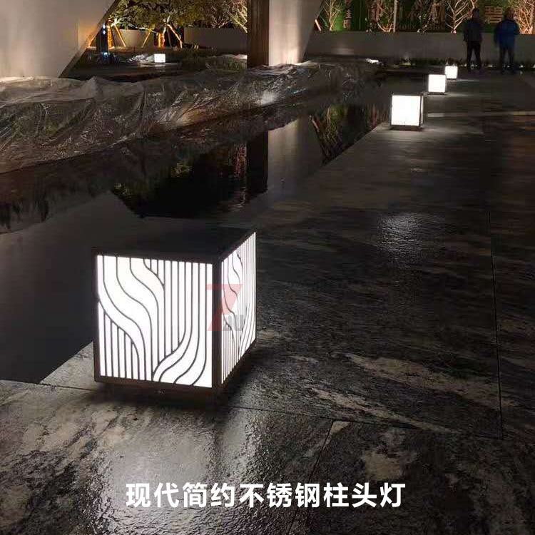 防水方形現(xiàn)代簡約不銹鋼柱頭燈