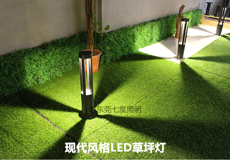 現(xiàn)代簡(jiǎn)約風(fēng)格圓柱形LED草坪燈亮燈效果實(shí)拍
