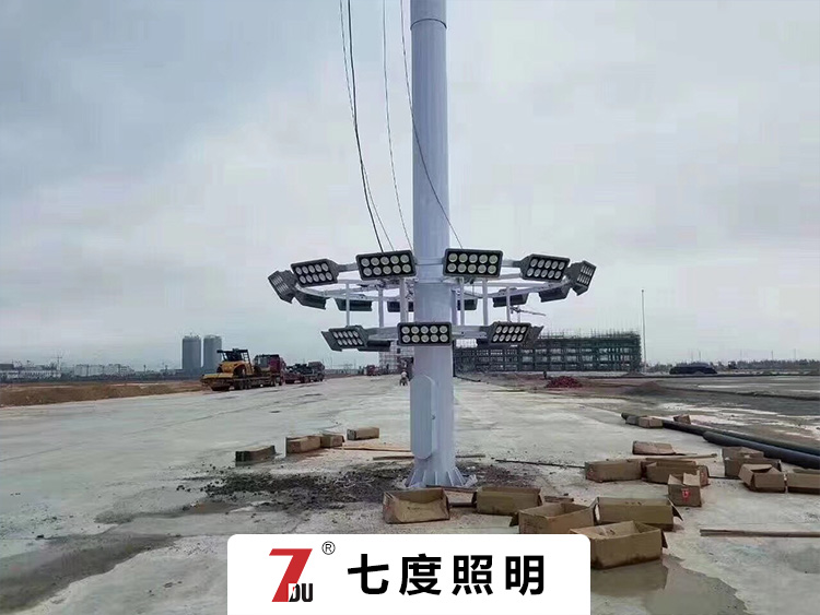 雙層圓盤升降式30米22頭500WLED高桿燈安裝現(xiàn)場(chǎng)