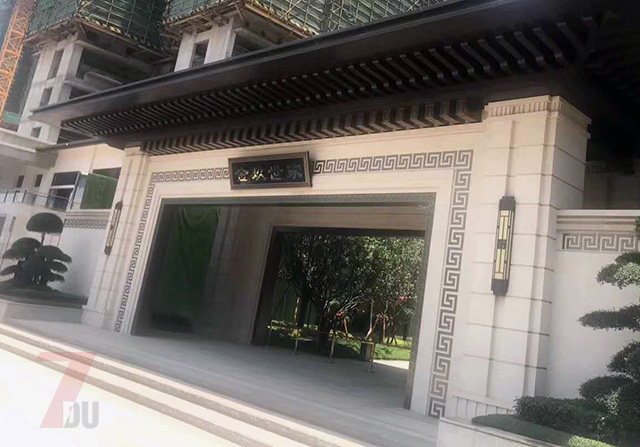 新中式戶外壁燈樓盤小區(qū)大門安裝實(shí)景效果